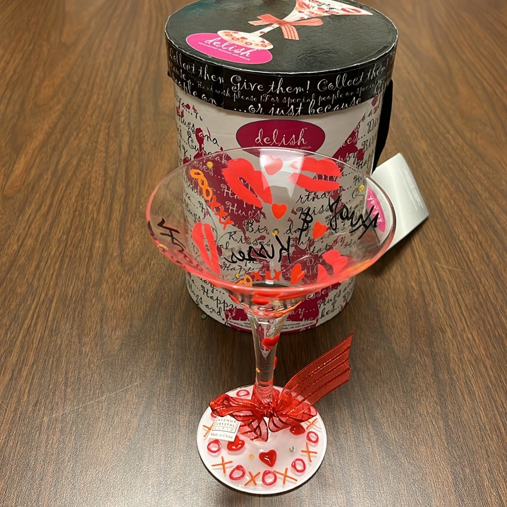 Delish Hugs‎ and Kisses hand painted stemware martini glass, NWT